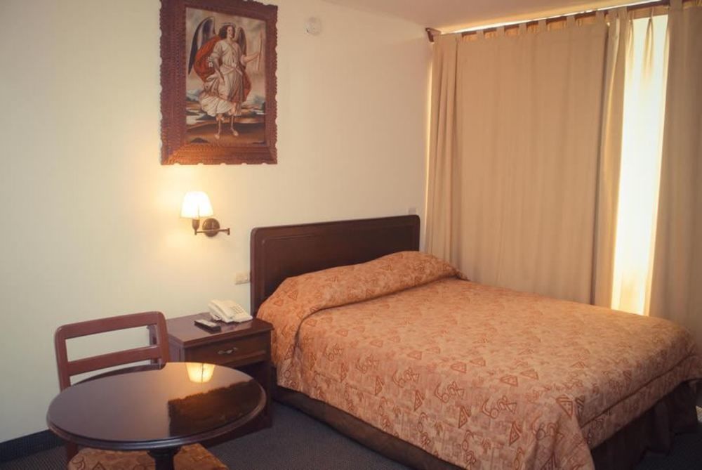 Venecia Hotel Carrion Trujillo Exterior photo